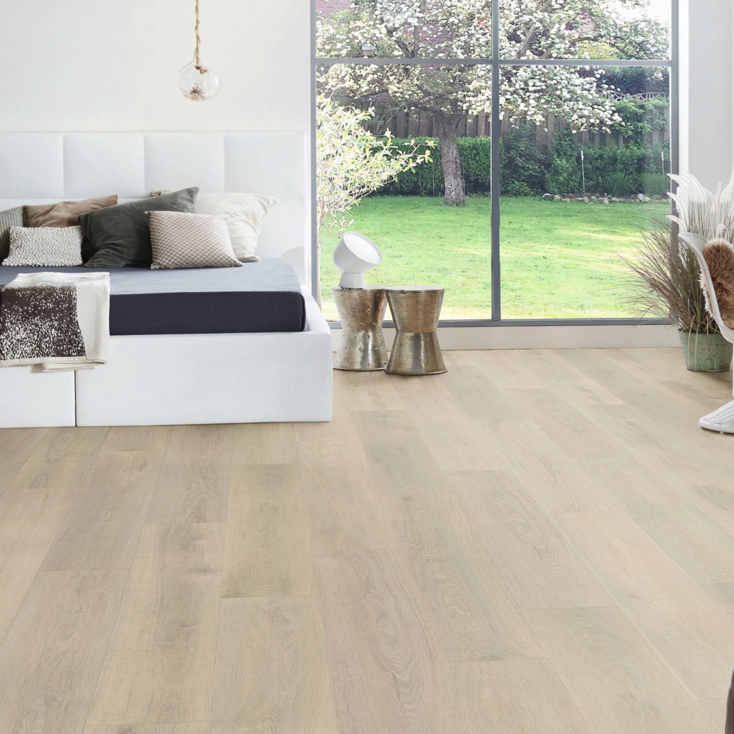 Blonde Montreux Oak Long & Wide 12mm Laminate Lifestyle Image