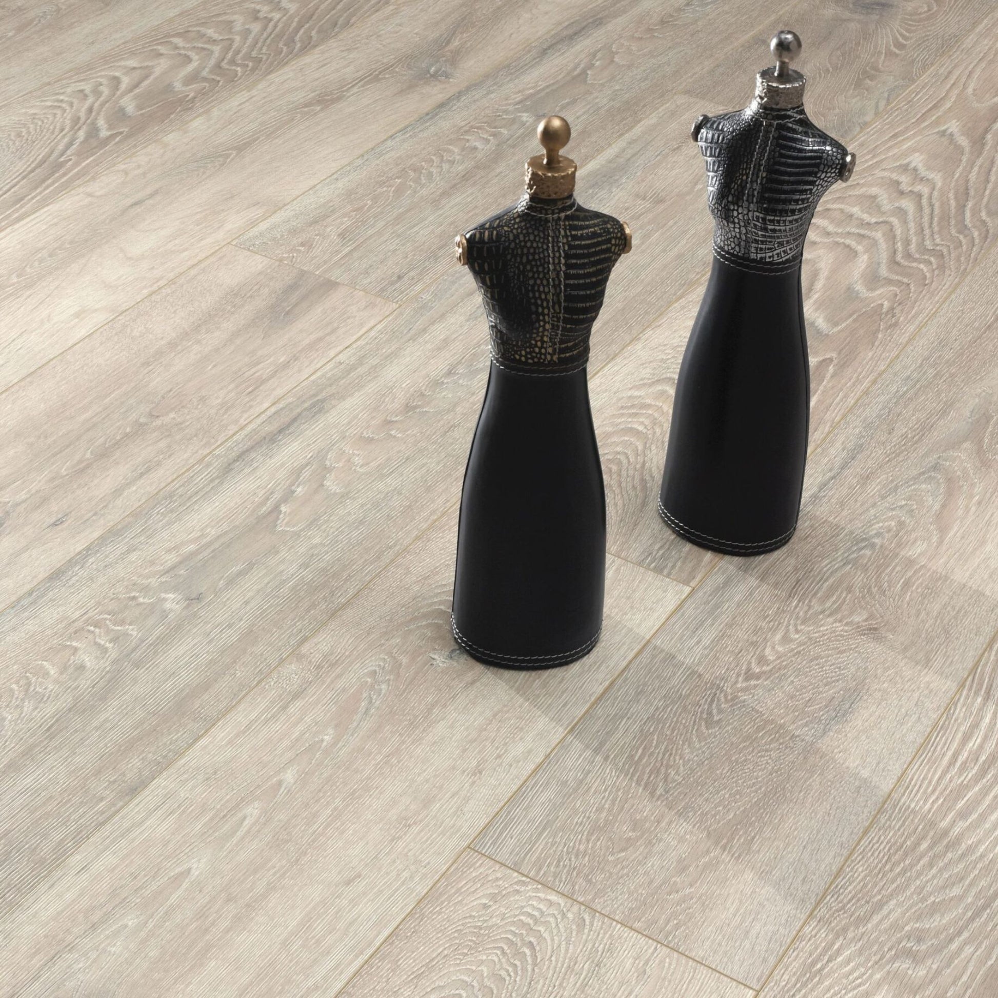 Colorado Oak Eurohome 12mm Laminate Lifestyle Image