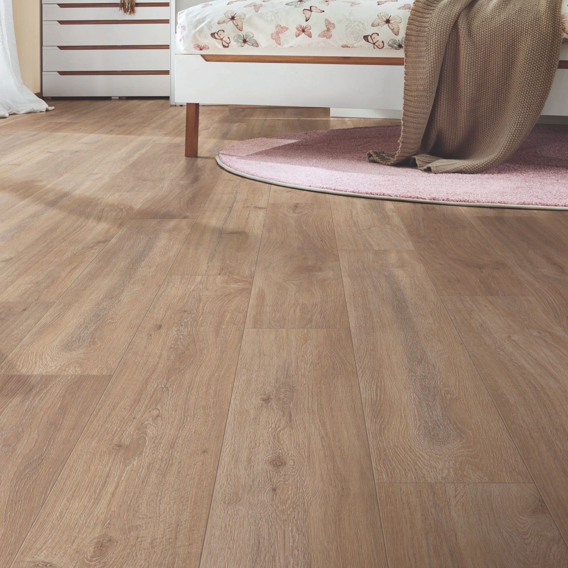 Khaki Oak Super Natural 8mm Laminate Lifestyle Image