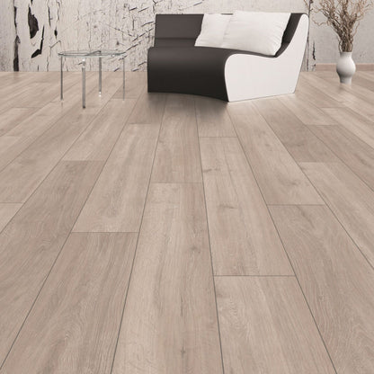 Rockford Oak Super Natural 8mm Laminate Lifestyle Image