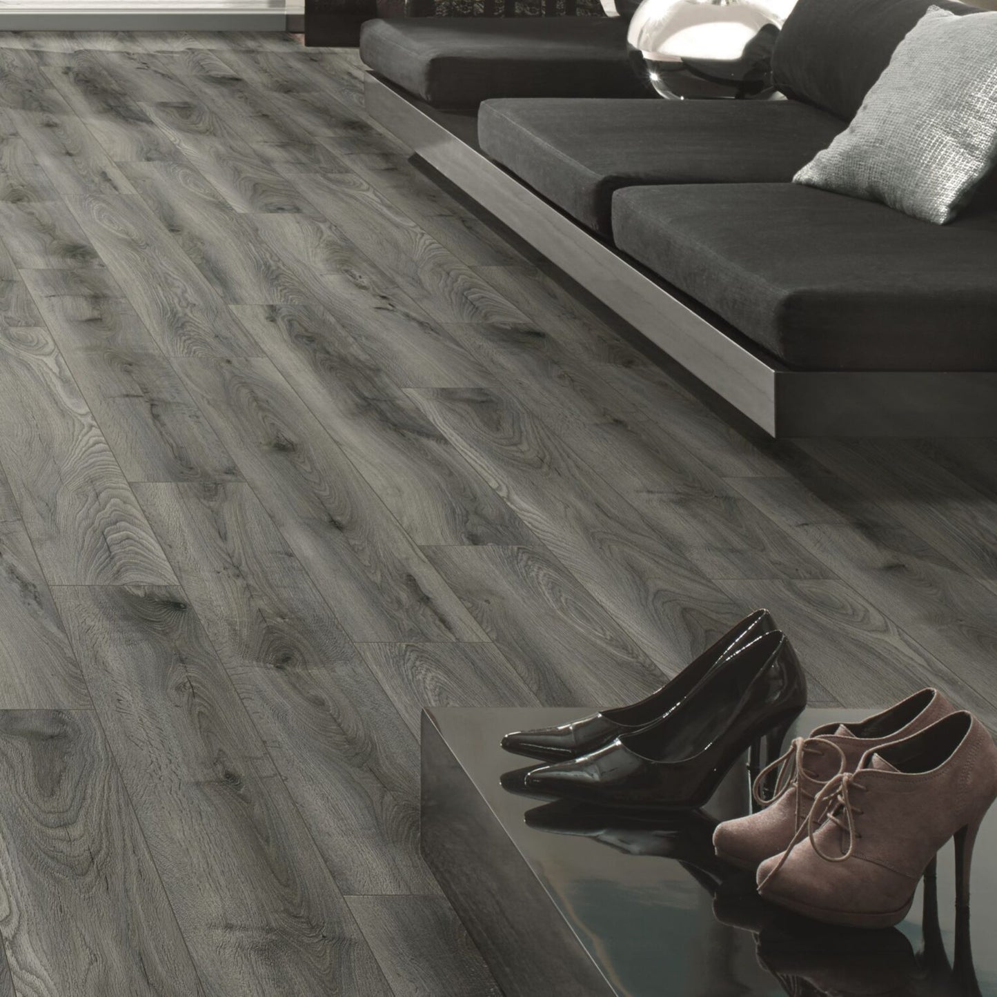 Tomahawk Oak Super Natural 8mm Laminate Lifestyle Image